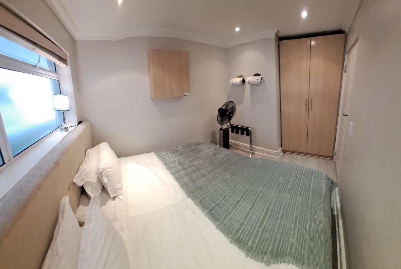 3 Bedroom Sea Facing Family Apartment Cape Town Moullie Point Екстер'єр фото